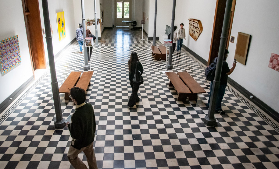 Museu de Arte Contemporânea do Paraná (MAC Paraná) - “Deve ser aqui” na Sede Adalice Araújo, na Secretaria da Cultura