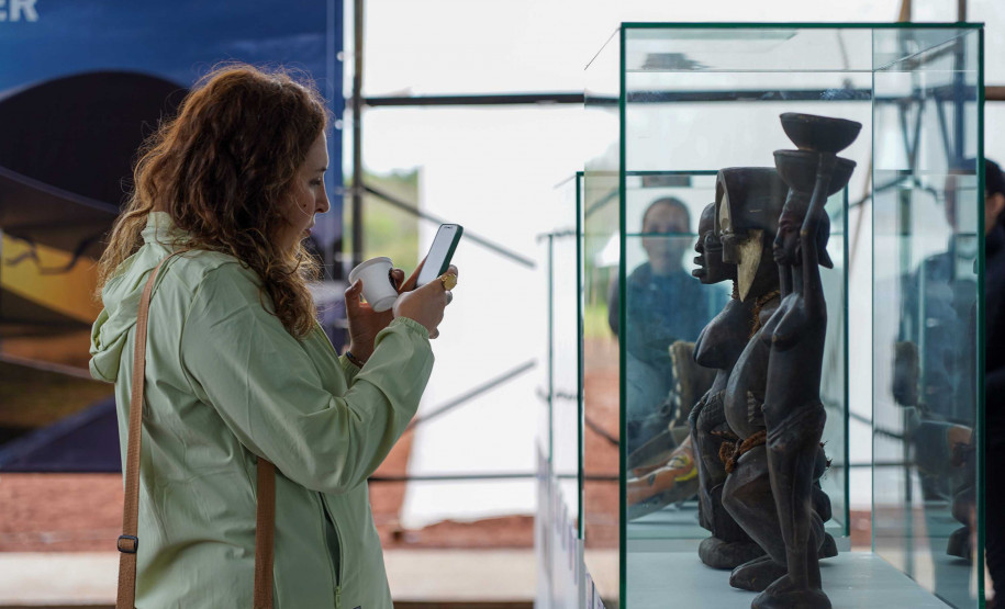 Comunidade de Foz participa de encontro com equipe do Centre Pompidou Paraná para debater novo museu