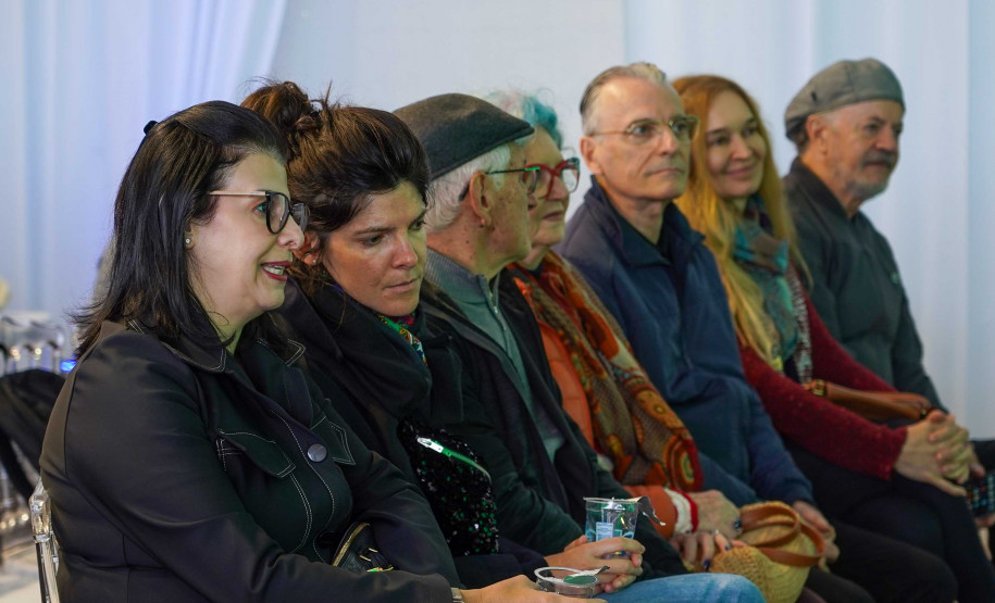 Comunidade de Foz participa de encontro com equipe do Centre Pompidou Paraná para debater novo museu