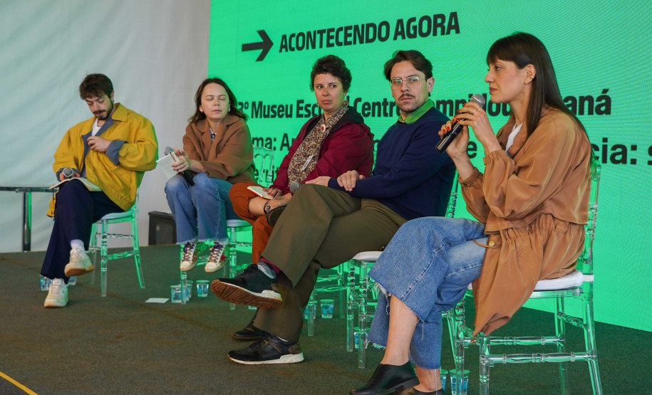 Comunidade de Foz participa de encontro com equipe do Centre Pompidou Paraná para debater novo museu