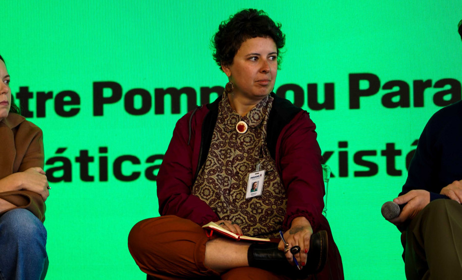 Comunidade de Foz participa de encontro com equipe do Centre Pompidou Paraná para debater novo museu