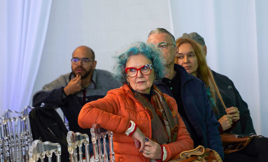 Comunidade de Foz participa de encontro com equipe do Centre Pompidou Paraná para debater novo museu