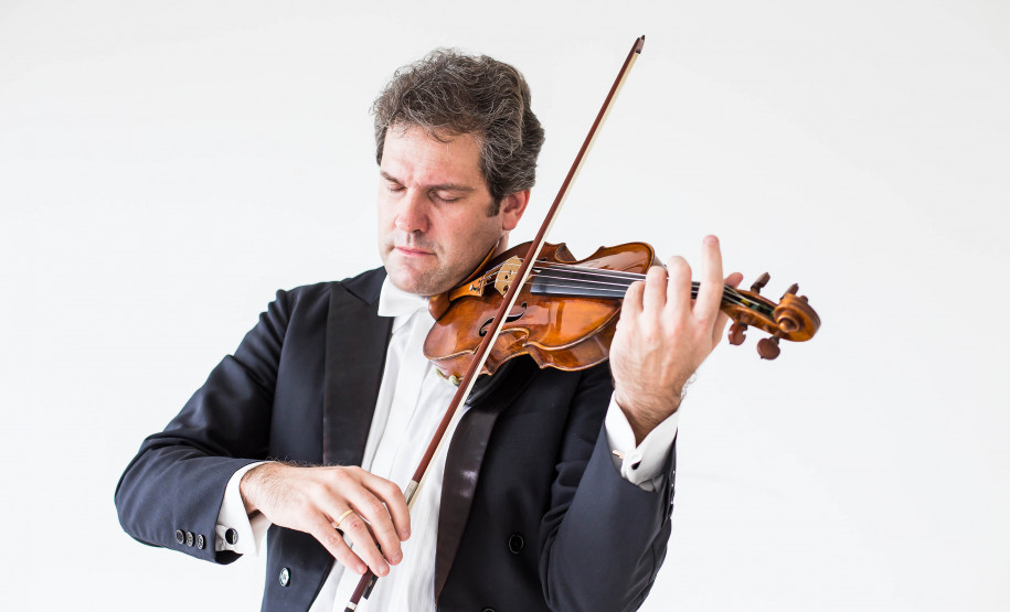 Orquestra Sinfônica do Paraná interpreta Shostakovich e Elgar no próximo domingo - Sob regência do maestro convidado Roberto Ramos, o público terá a oportunidade de ouvir duas obras que dialogam com a amizade e a memória: o "Concerto nº 2 para Violino", do russo Dmitri Shostakovich, interpretado pelo solista convidado Alessandro Borgomanero (foto), e as célebres "Variações Enigma", do inglês Edward Elgar