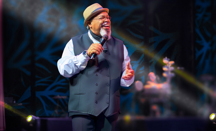 Jorge Aragão celebra 50 anos de carreira em apresentação única e gratuita no Guairão