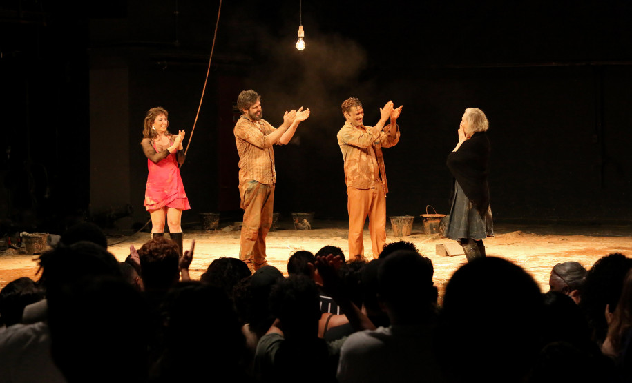 "Tom na Fazenda" no Guairinha: peça que já foi vista por 70 mil pessoas estreia no Paraná