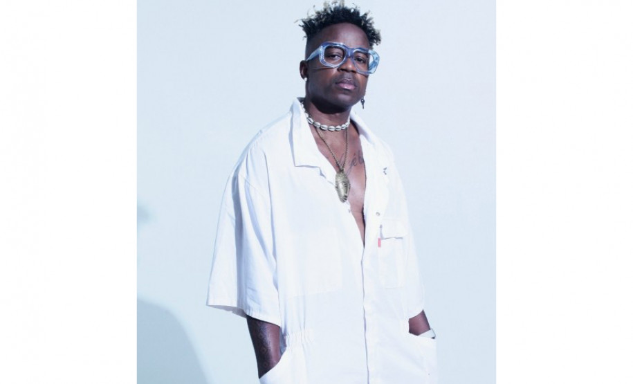 Temporada França-Brasil 2025 chega ao Museu Paranaense com programação gratuita - Blick Bassy, músico camaronês