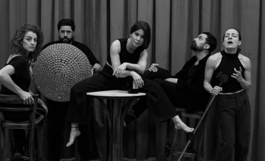 Centro Cultural Teatro Guaíra - Teatro José Maria Santos: No céu da boca — A peça “No céu da boca” estreia no dia 25 de setembro, no Teatro José Maria Santos, em homenagem ao escritor curitibano Jamil Snege (1945–2003), um dos nomes mais originais da literatura paranaense contemporânea.