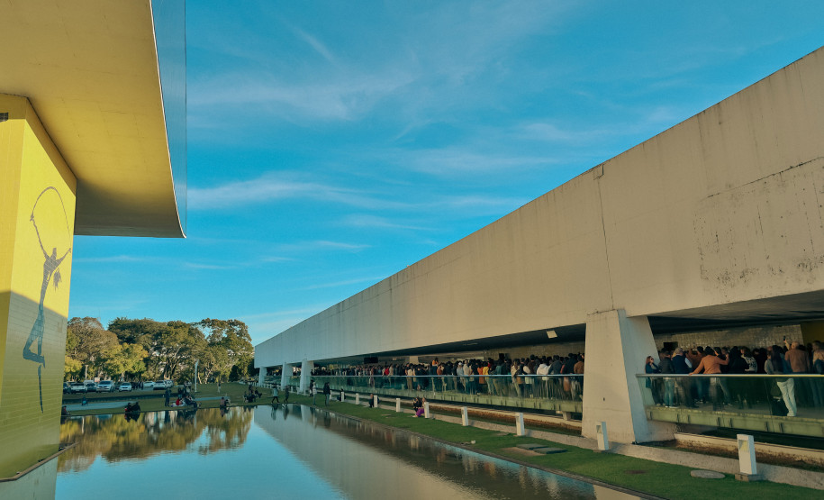 Centro Cultural Teatro Guaíra - Museu Oscar Niemeyer (R. Mal. Hermes, 999 - Centro Cívico, Curitiba) - Concerto | 4a Série Osp No Museu Oscar Niemeyer: "Mostly Mozart" – A Orquestra Sinfônica do Paraná (OSP) retorna neste sábado (06), às 16h, ao vão-livre do MON para mais uma edição da série gratuita “OSP no Museu Oscar Niemeyer – Mostly Mozart”.