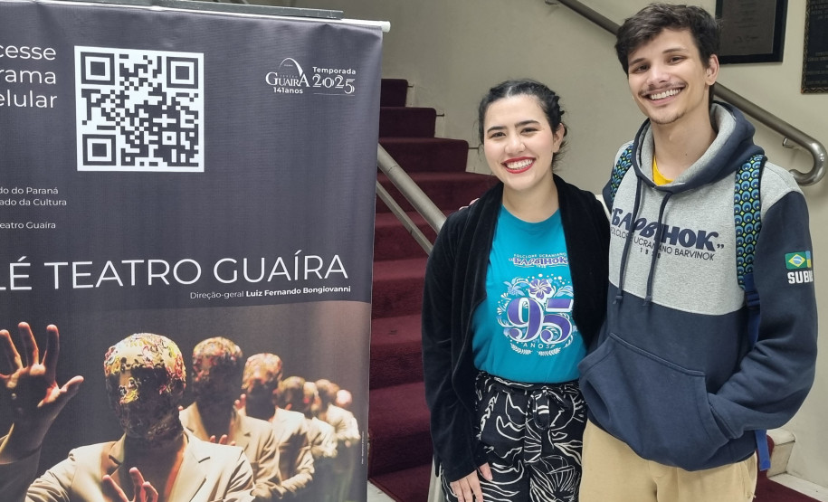 Balé Teatro Guaíra: duas noites de casa cheia marcam sucesso de V.I.C.A. e Stol no Guairinha. Na foto, os amigos Lian Volochen e Beatriz Cândida se encantaram com a força e a leveza dos bailarinos