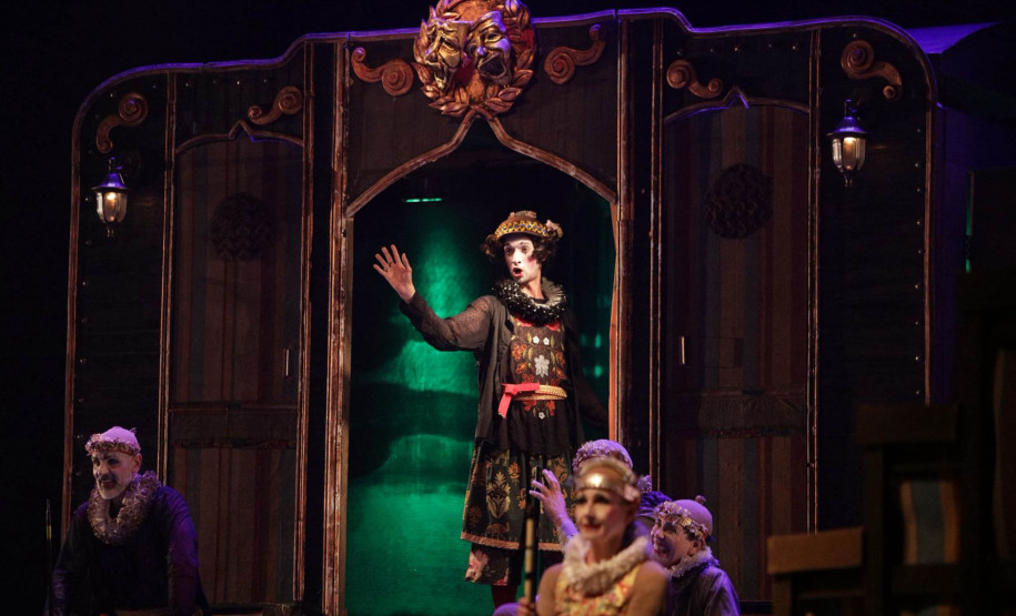 Com teatro lotado, G2 Cia. de Dança encerra 35º Festival de Cascavel