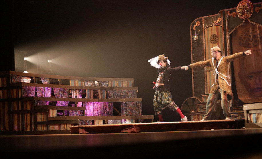 Com teatro lotado, G2 Cia. de Dança encerra 35º Festival de Cascavel