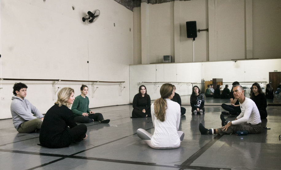 Consciência corporal: Teatro Guaíra abre inscrições para curso gratuito em Arapongas