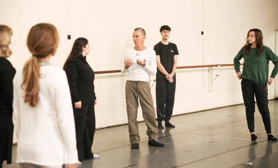 Consciência corporal: Teatro Guaíra abre inscrições para curso gratuito em Arapongas