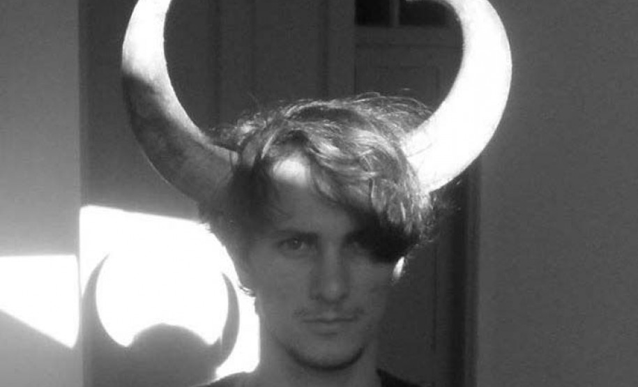 Museu de Arte Contemporânea do Paraná (MAC Paraná) - Primavera dos Museus | “Entre ruínas: arte diante da crise climática” – Com Paloma Bianchi e Mateus Scota – Nesta ação da Primavera dos Museus, a atividade que acontece na quinta (25), das 14h às 16h, propõe dois movimentos.