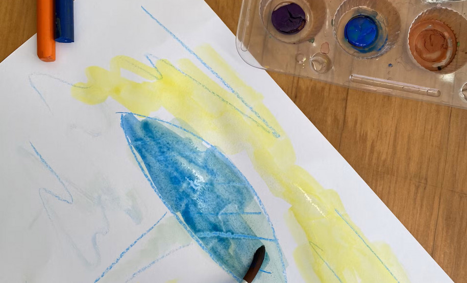 Museu Oscar Niemeyer (MON) -  Laboratório de experiências: giz e aquarela – Inspirado pelas obras da exposição “Eterno Feminino”, de Teca Sandrini, este laboratório experimenta as possibilidades de criar com giz e aquarela.