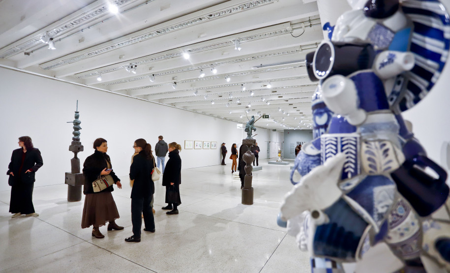 Museu Oscar Niemeyer - Mediação | Teia à Toa – Barrão – Conheça a nova exposição do MON, que apresenta as esculturas de cerâmica e resina do artista carioca Barrão, através da mediação gratuita que acontece na próxima quarta-feira (10).