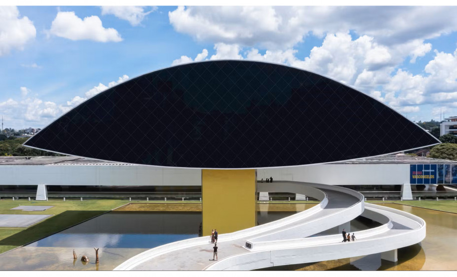 Museu Oscar Niemeyer - Em cartaz – Diversas exposições estão em cartaz