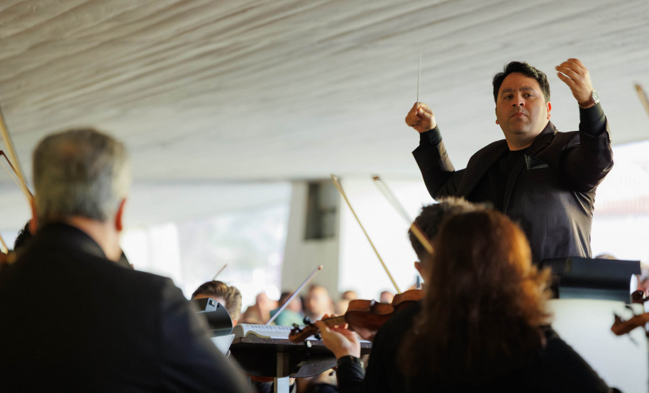 Orquestra Sinfônica do Paraná interpreta Shostakovich e Elgar no próximo domingo - Sob regência do maestro convidado Roberto Ramos, o público terá a oportunidade de ouvir duas obras que dialogam com a amizade e a memória: o "Concerto nº 2 para Violino", do russo Dmitri Shostakovich, interpretado pelo solista convidado Alessandro Borgomanero, e as célebres "Variações Enigma", do inglês Edward Elgar
