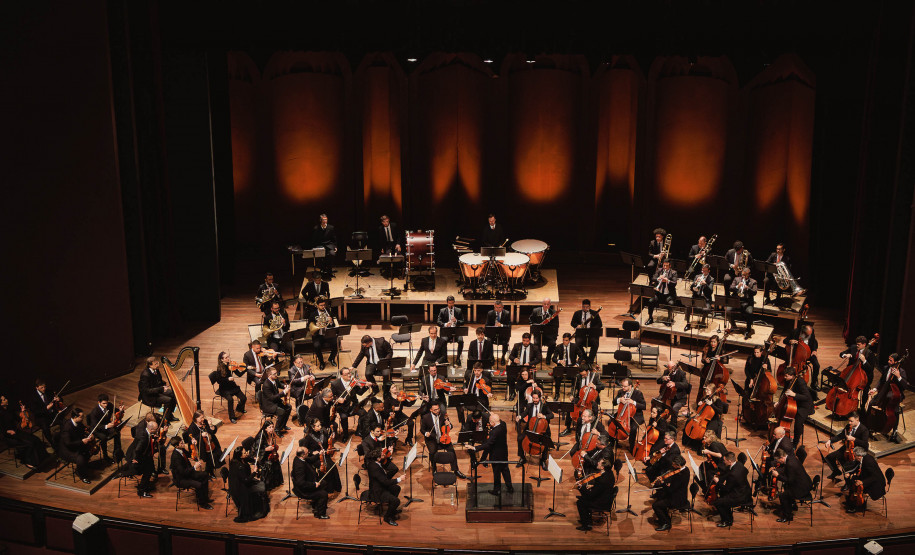 Orquestra Sinfônica do Paraná interpreta Shostakovich e Elgar no próximo domingo - Sob regência do maestro convidado Roberto Ramos, o público terá a oportunidade de ouvir duas obras que dialogam com a amizade e a memória: o "Concerto nº 2 para Violino", do russo Dmitri Shostakovich, interpretado pelo solista convidado Alessandro Borgomanero, e as célebres "Variações Enigma", do inglês Edward Elgar