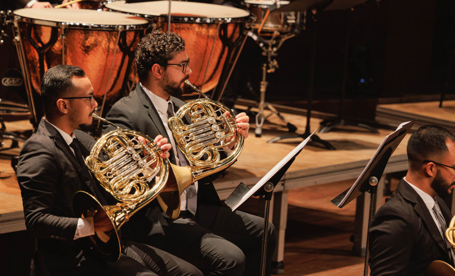 Com o tema amizade, emoção do público marca concerto da Orquestra Sinfônica do Paraná