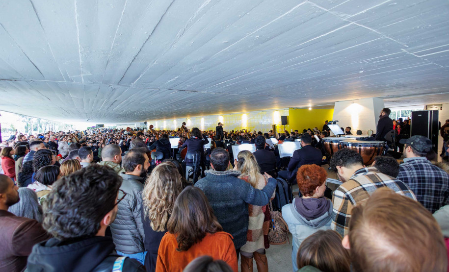 Orquestra Sinfônica do Paraná atrai mais de 1200 pessoas no concerto da série "Mostly Mozart"