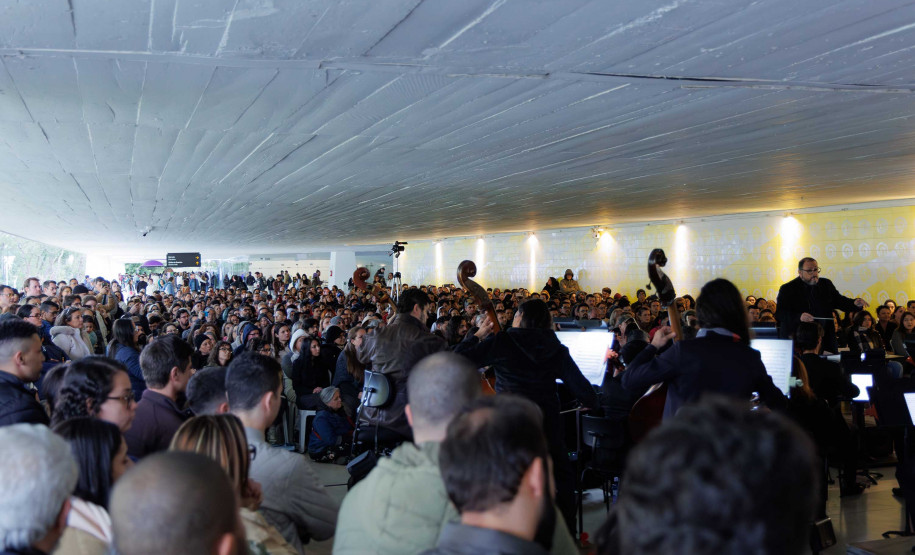 Orquestra Sinfônica do Paraná atrai mais de 1200 pessoas no concerto da série "Mostly Mozart"