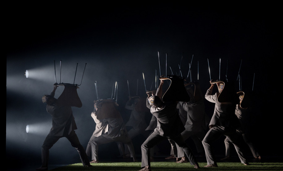 Balé Teatro Guaíra conquista crítica dinamarquesa em turnê internacional. Na foto, Diretor do Balé Teatro Guaíra, Luiz Fernando Bongiovanni, diretora do Teatro Bellevue, Pia Jette Hansen, e o coreógrafo, Alessandro Sousa Pereira