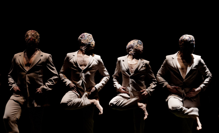 Balé Teatro Guaíra conquista crítica dinamarquesa em turnê internacional. Na foto, Diretor do Balé Teatro Guaíra, Luiz Fernando Bongiovanni, diretora do Teatro Bellevue, Pia Jette Hansen, e o coreógrafo, Alessandro Sousa Pereira