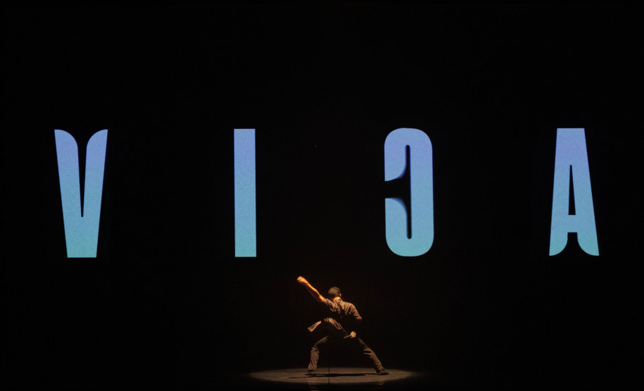 Balé Teatro Guaíra: duas noites de casa cheia marcam sucesso de V.I.C.A. e Stol no Guairinha