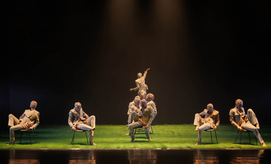 Balé Teatro Guaíra: duas noites de casa cheia marcam sucesso de V.I.C.A. e Stol no Guairinha