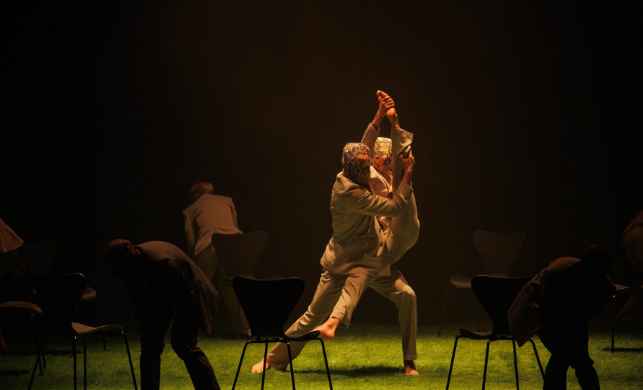 Balé Teatro Guaíra: duas noites de casa cheia marcam sucesso de V.I.C.A. e Stol no Guairinha