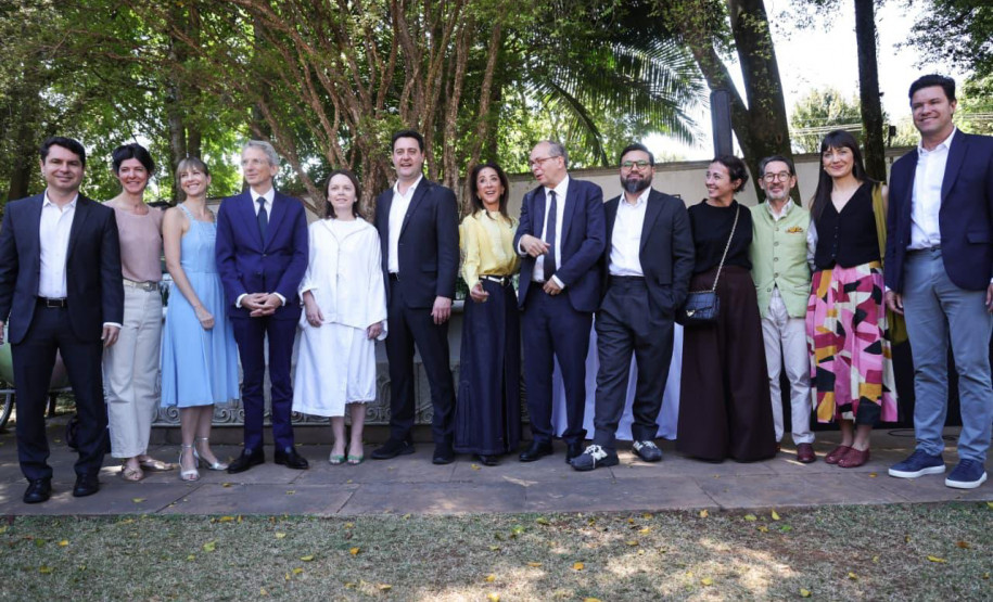 O governador Carlos Massa Ratinho Junior recepcionou nesta quarta-feira (3), em São Paulo, o presidente do Centre Pompidou, Laurent Le Bon, que chega ao Brasil para o início das ativações do Centre Pompidou Paraná, que acontecem nesta semana em Foz do Iguaçu