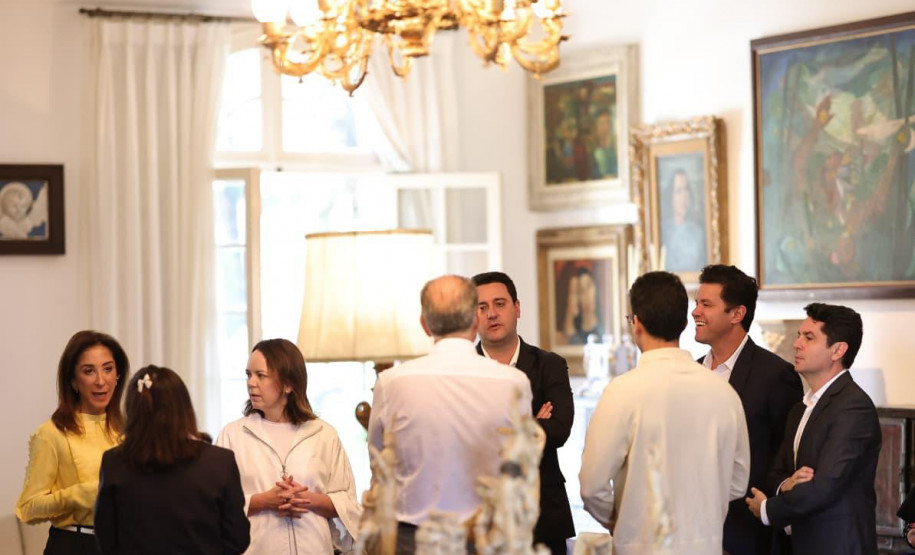 O governador Carlos Massa Ratinho Junior recepcionou nesta quarta-feira (3), em São Paulo, o presidente do Centre Pompidou, Laurent Le Bon, que chega ao Brasil para o início das ativações do Centre Pompidou Paraná, que acontecem nesta semana em Foz do Iguaçu