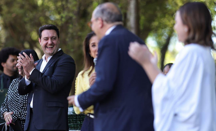 O governador Carlos Massa Ratinho Junior recepcionou nesta quarta-feira (3), em São Paulo, o presidente do Centre Pompidou, Laurent Le Bon, que chega ao Brasil para o início das ativações do Centre Pompidou Paraná, que acontecem nesta semana em Foz do Iguaçu