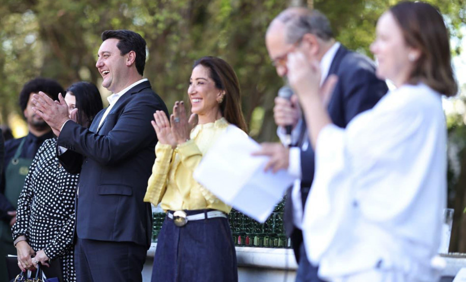 O governador Carlos Massa Ratinho Junior recepcionou nesta quarta-feira (3), em São Paulo, o presidente do Centre Pompidou, Laurent Le Bon, que chega ao Brasil para o início das ativações do Centre Pompidou Paraná, que acontecem nesta semana em Foz do Iguaçu