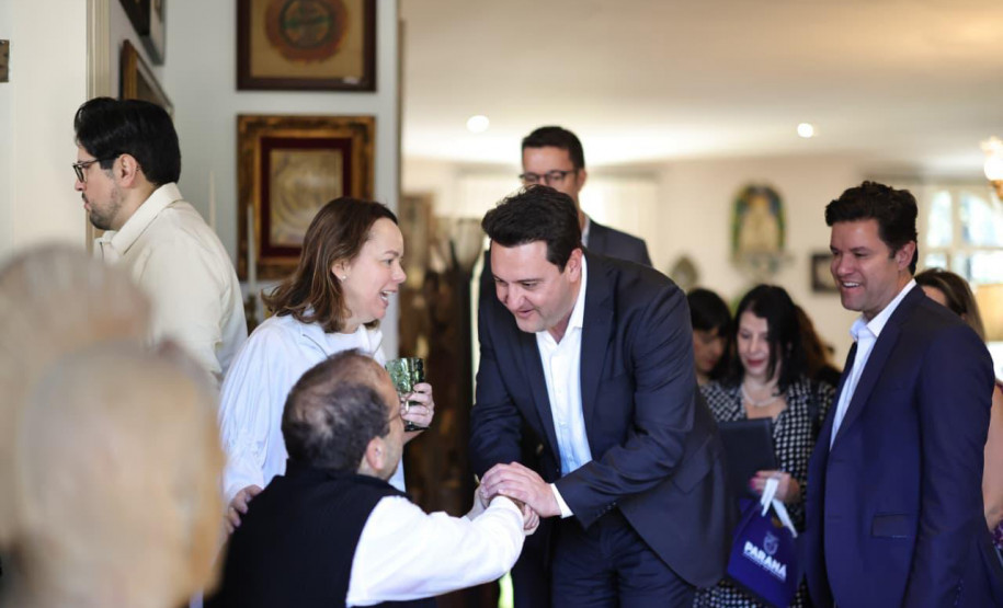 O governador Carlos Massa Ratinho Junior recepcionou nesta quarta-feira (3), em São Paulo, o presidente do Centre Pompidou, Laurent Le Bon, que chega ao Brasil para o início das ativações do Centre Pompidou Paraná, que acontecem nesta semana em Foz do Iguaçu