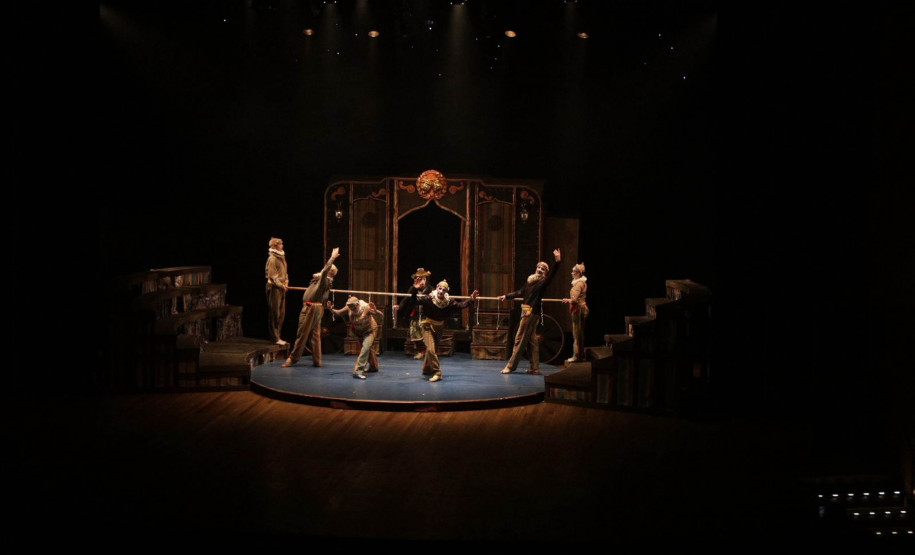 Com teatro lotado, G2 Cia. de Dança encerra 35º Festival de Cascavel