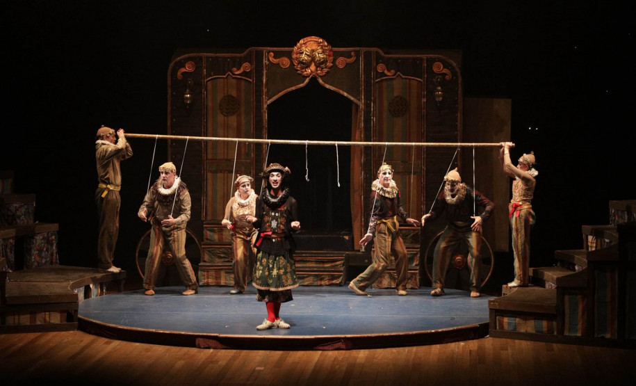 Com teatro lotado, G2 Cia. de Dança encerra 35º Festival de Cascavel