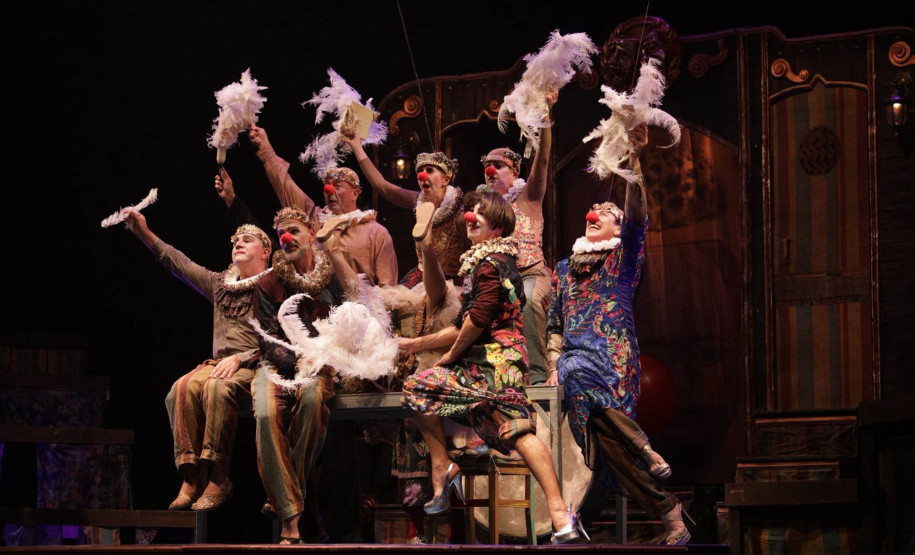 Com teatro lotado, G2 Cia. de Dança encerra 35º Festival de Cascavel