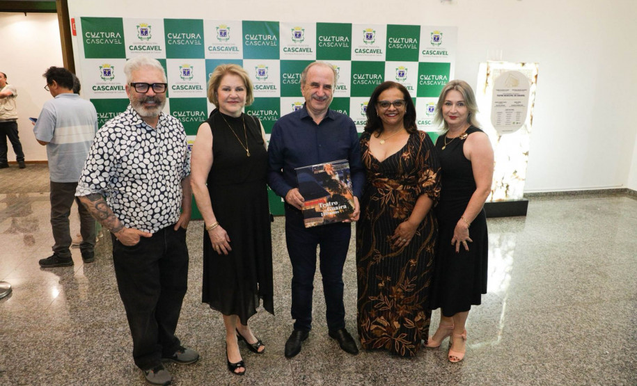 Com teatro lotado, G2 Cia. de Dança encerra 35º Festival de Cascavel