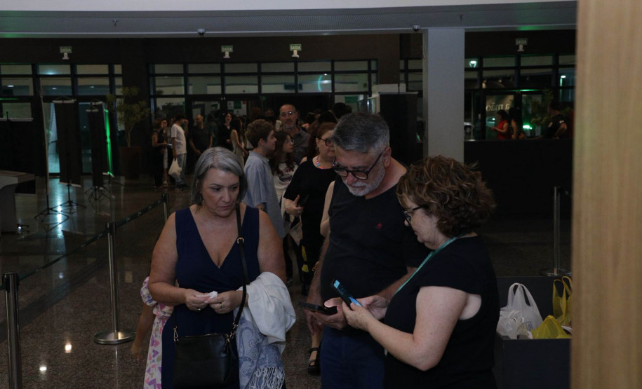 Com teatro lotado, G2 Cia. de Dança encerra 35º Festival de Cascavel