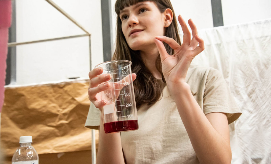 "Coloridos por natureza": artista Bianca Stella é a nova residente da Academia Alfredo Andersen