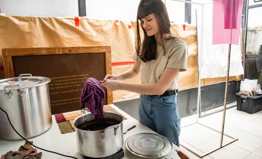 "Coloridos por natureza": artista Bianca Stella é a nova residente da Academia Alfredo Andersen
