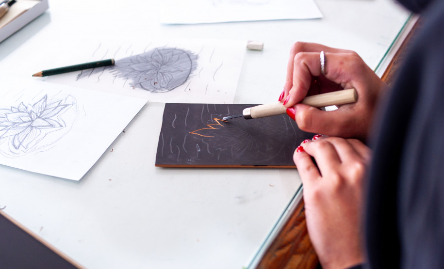 MON promove ateliê de gravura para o público 60+