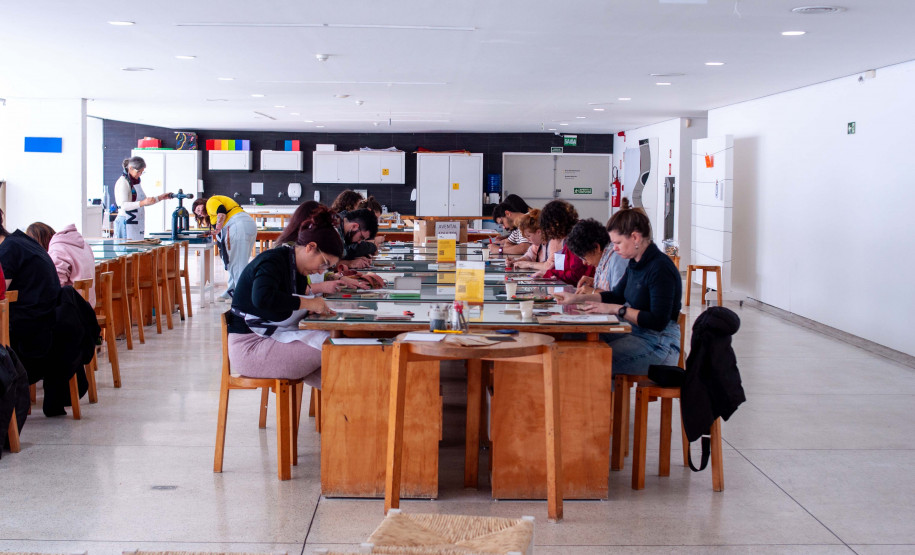 MON promove atividades com a presença do artista mexicano Gabriel de la Mora