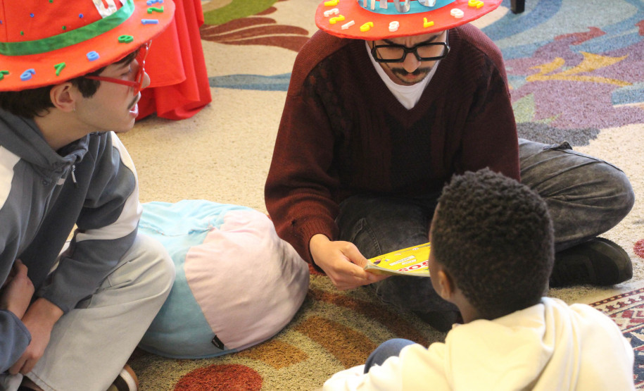 Biblioteca Pública do Paraná (BPP)   -  Hora do Conto  Contação de histórias para crianças.