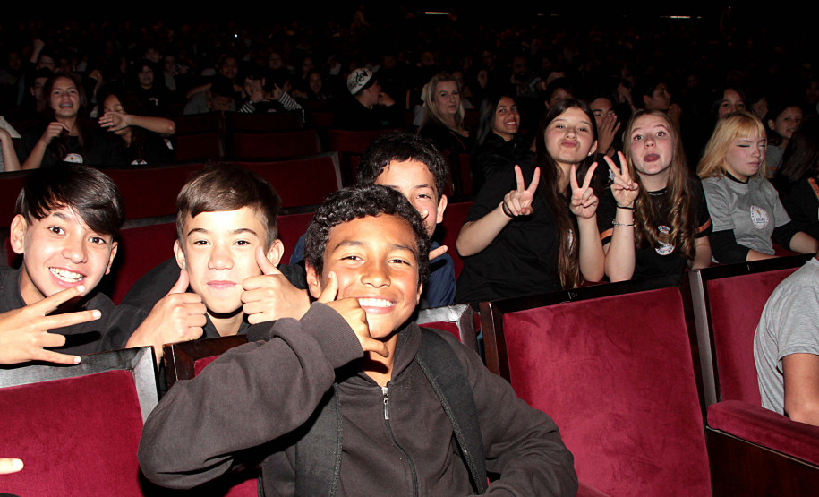 Entrega da reforma do telhado do Teatro Guaíra / parceria da AUDI - Apresentação de Ballet para 600 crianças de escolas públicas.