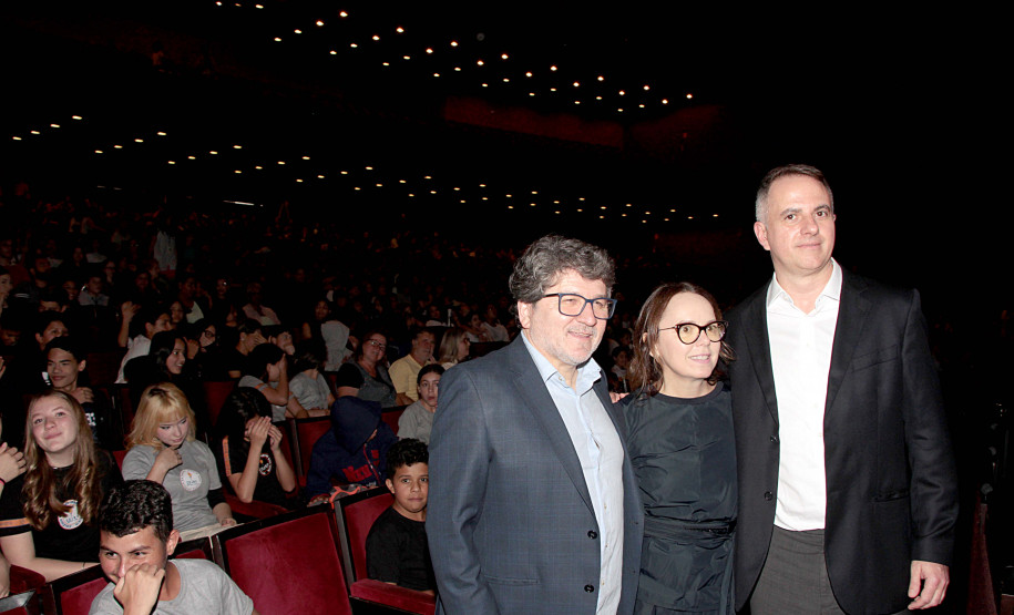 Entrega da reforma do telhado do Teatro Guaíra / parceria da AUDI - Apresentação de Ballet para 600 crianças de escolas públicas.