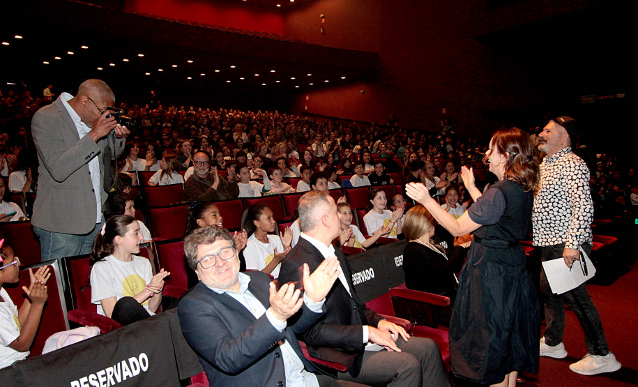 Entrega da reforma do telhado do Teatro Guaíra / parceria da AUDI - Apresentação de Ballet para 600 crianças de escolas públicas.