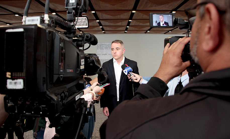 Entrega da reforma do telhado do Teatro Guaíra / parceria da AUDI - Apresentação de Ballet para 600 crianças de escolas públicas.